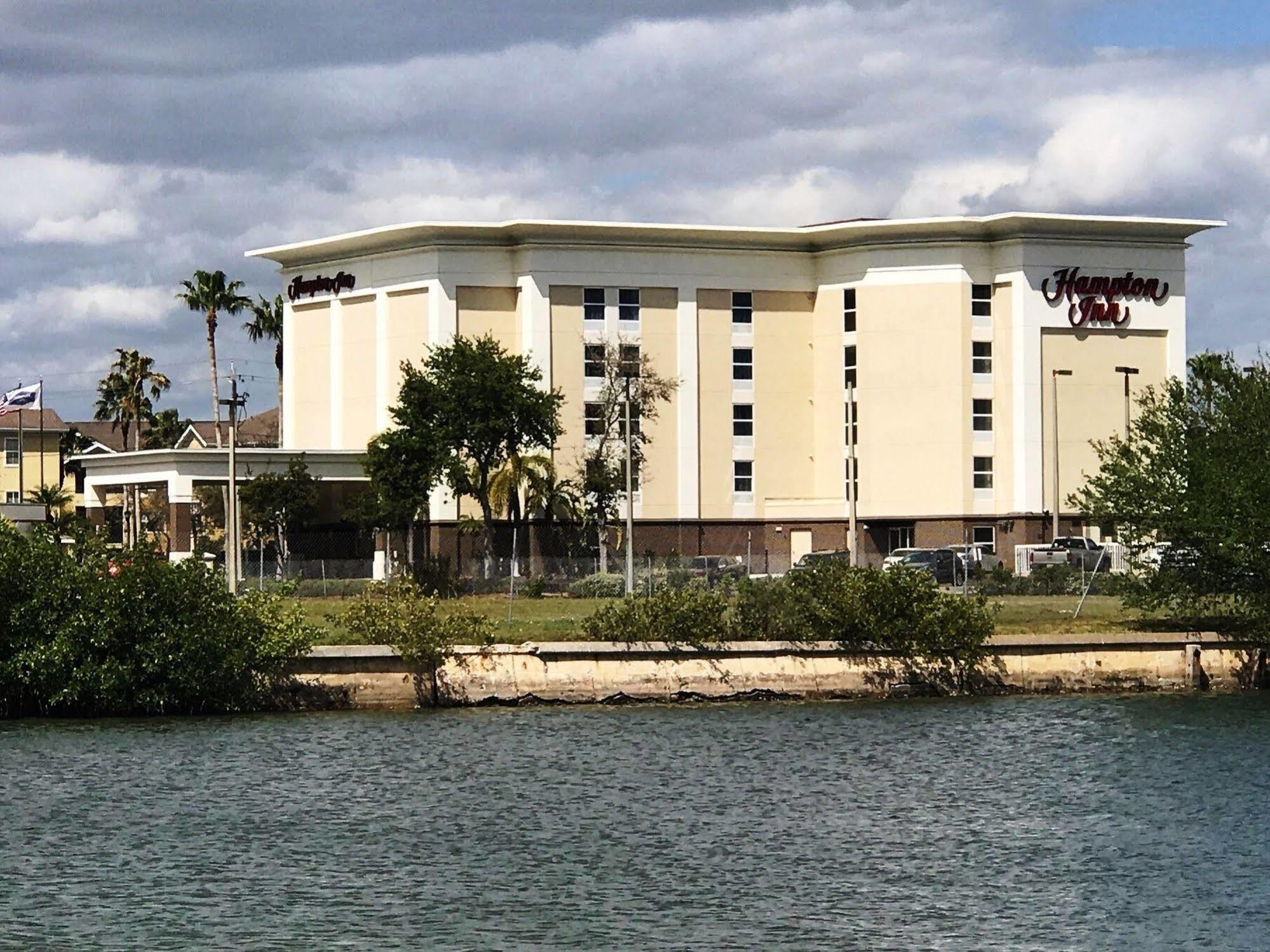 Hampton Inn Tampa-Rocky Point Exterior photo